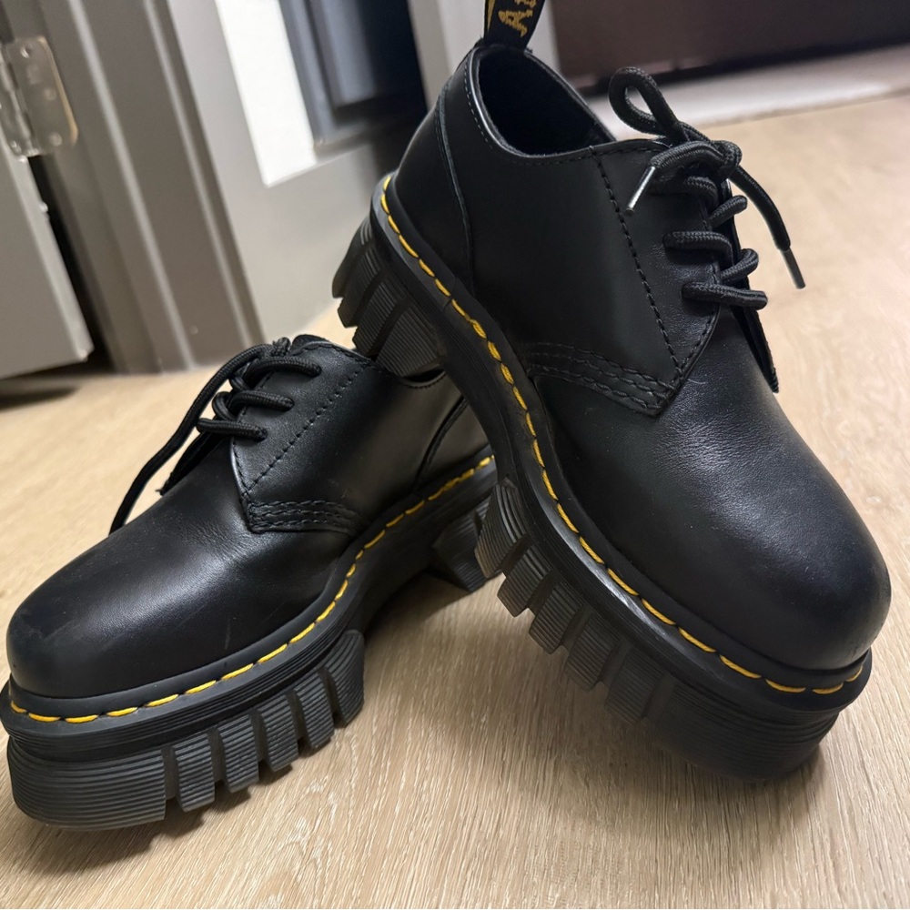 Dr. Martens AUDRICK NAPPA LEATHER PLATFORM SHOES - Picture 5 of 5